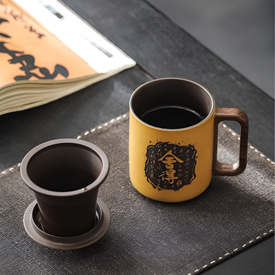 Chinesische Teetasse mit Filter und Deckel