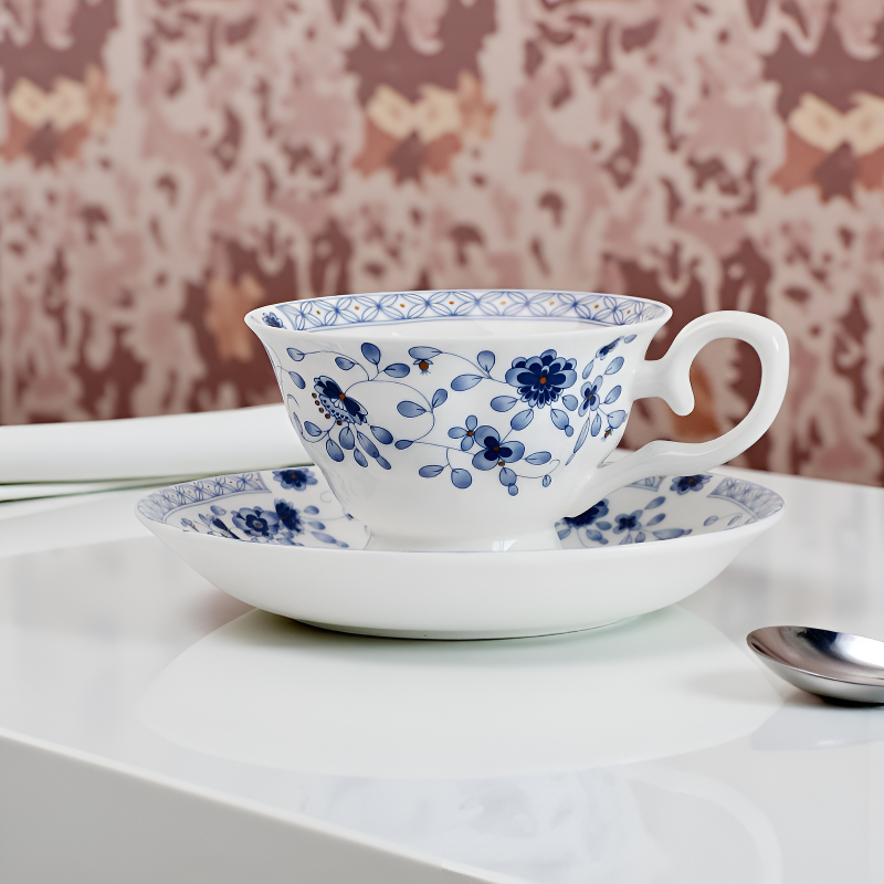 Englische weiße Porzellan Teekanne