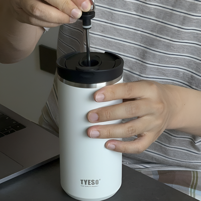 Isolierter Reisebecher