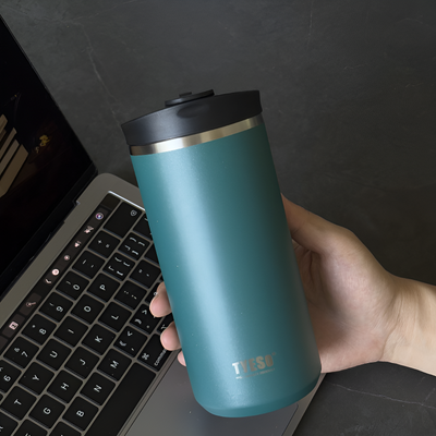 Isolierter Reisebecher