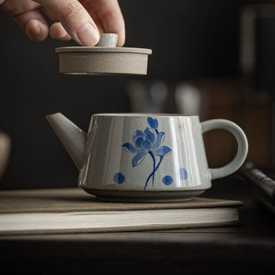 Vintage blaue Teekanne