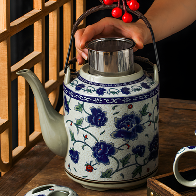 Antike blaue Porzellan Teekanne