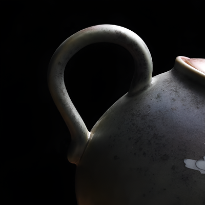 Antike schwarze Teekanne