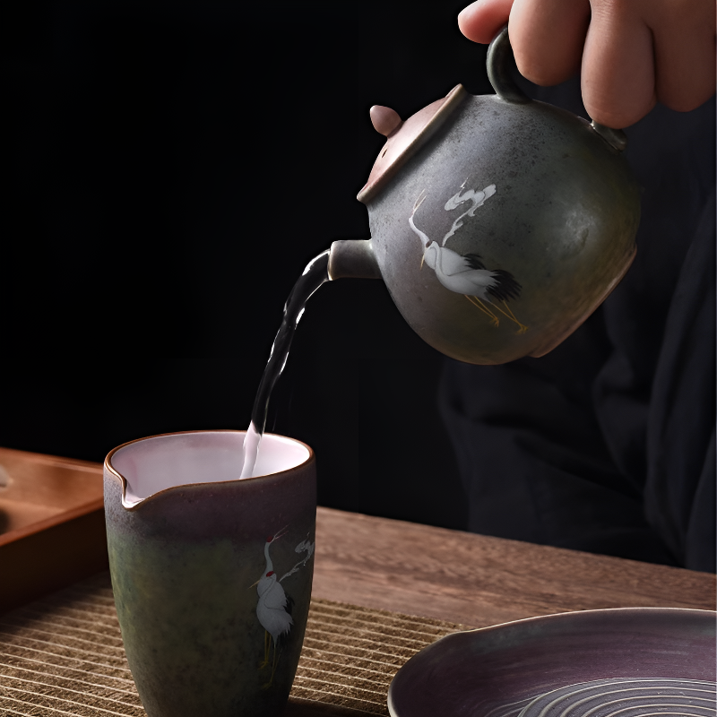 Antike schwarze Teekanne