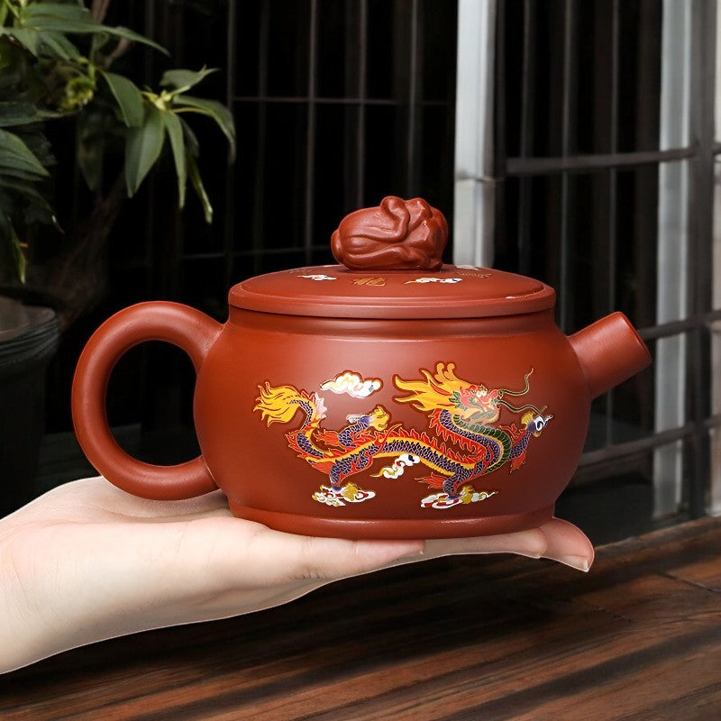 Antike Teekanne aus Ton