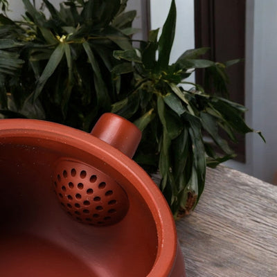 Antike Teekanne aus Ton