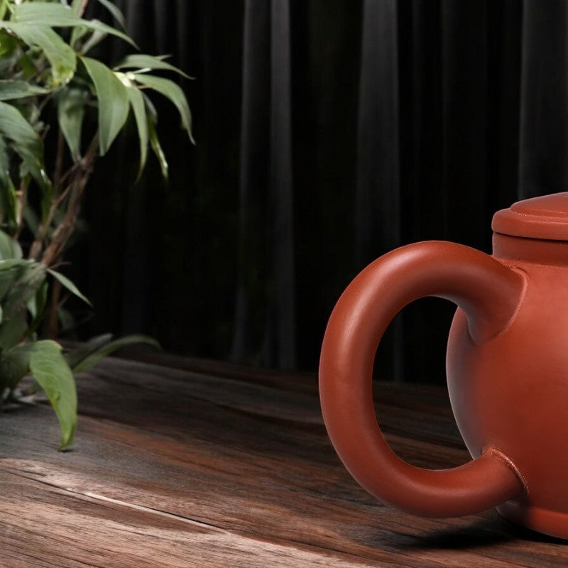 Antike Teekanne aus Ton