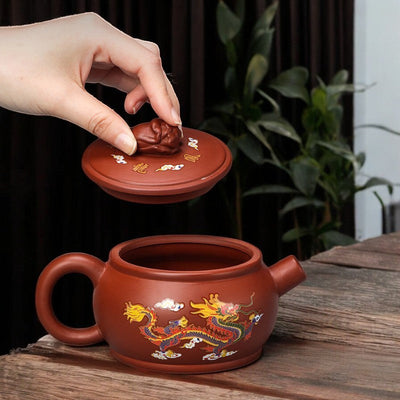 Antike Teekanne aus Ton