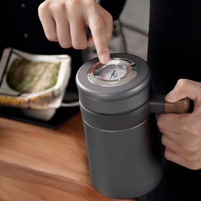 Becher mit Filter Temperaturanzeige