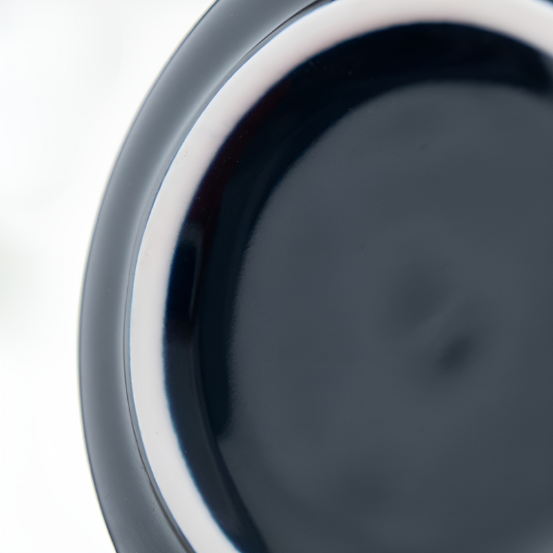 Blaue Teetasse mit Sieb
