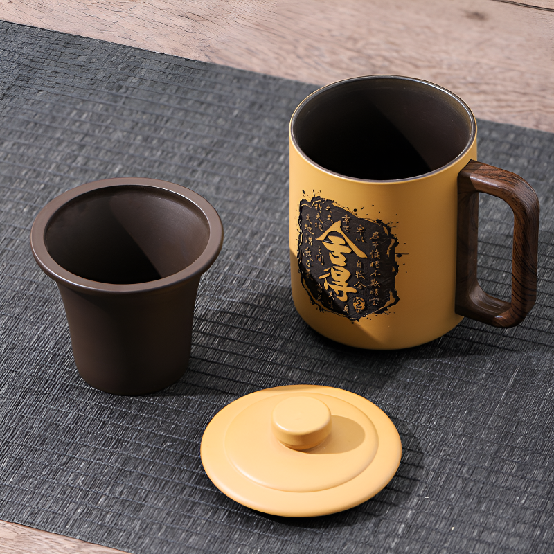 Chinesische Teetasse mit Filter und Deckel