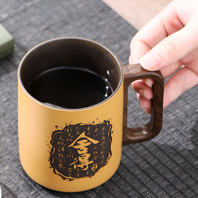 Chinesische Teetasse mit Filter und Deckel