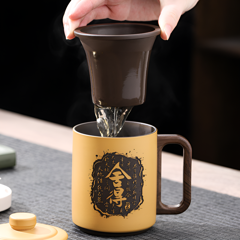 Chinesische Teetasse mit Filter und Deckel