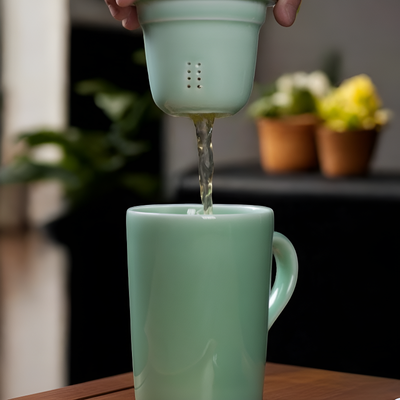 Chinesische Teetasse mit Sieb