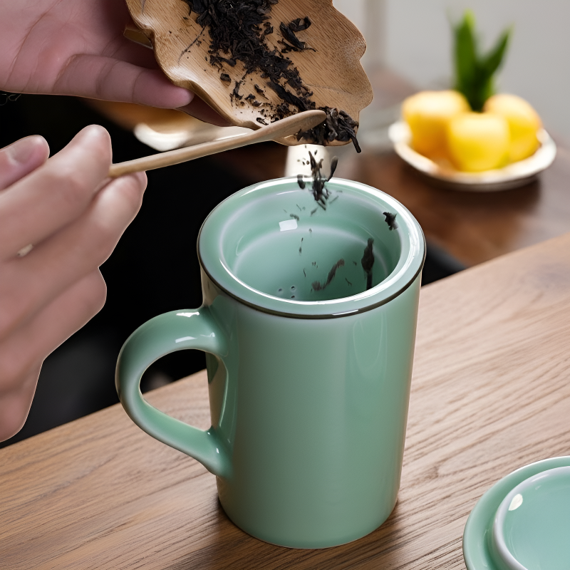 Chinesische Teetasse mit Sieb