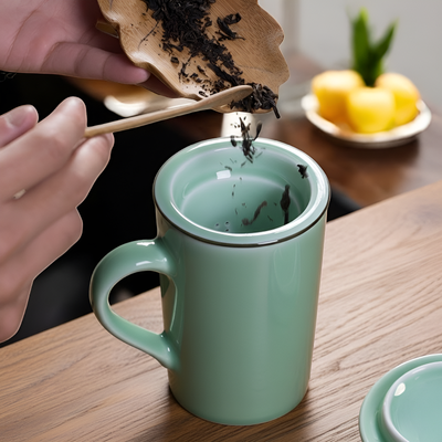 Chinesische Teetasse mit Sieb