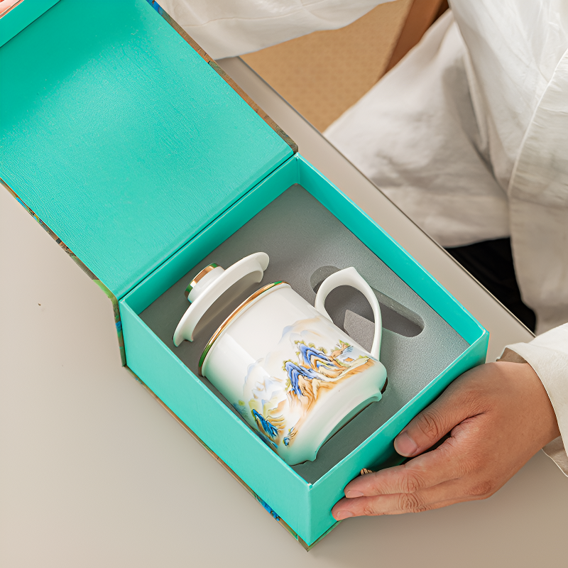 Chinesischer Becher mit Filter