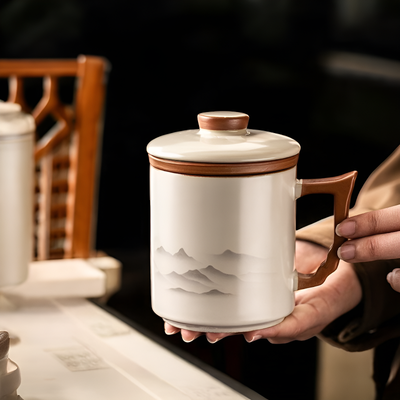 Eleganter Becher mit Filter