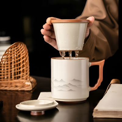 Eleganter Becher mit Filter