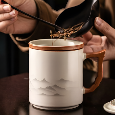 Eleganter Becher mit Filter