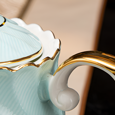 Englische Teekanne vergoldet