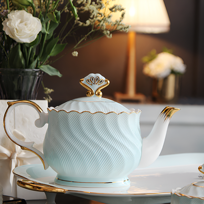 Englische Teekanne vergoldet