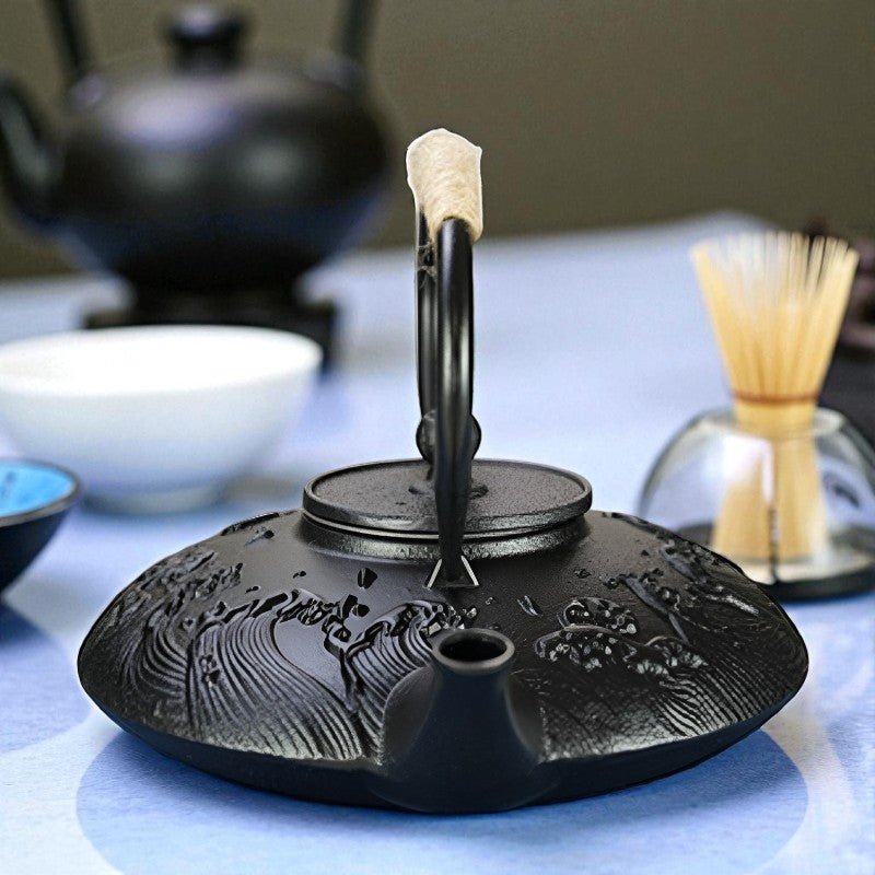 Flache Gusseisen Teekanne