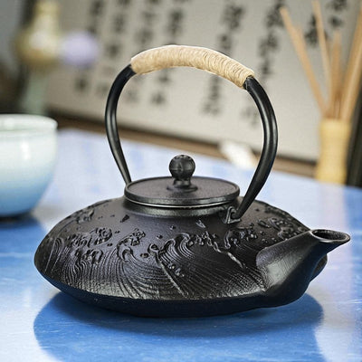 Flache Gusseisen Teekanne