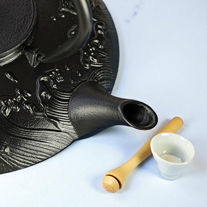 Flache Gusseisen Teekanne