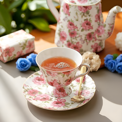 Geblümte Vintage-Teekanne