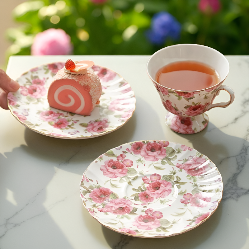 Geblümte Vintage-Teekanne