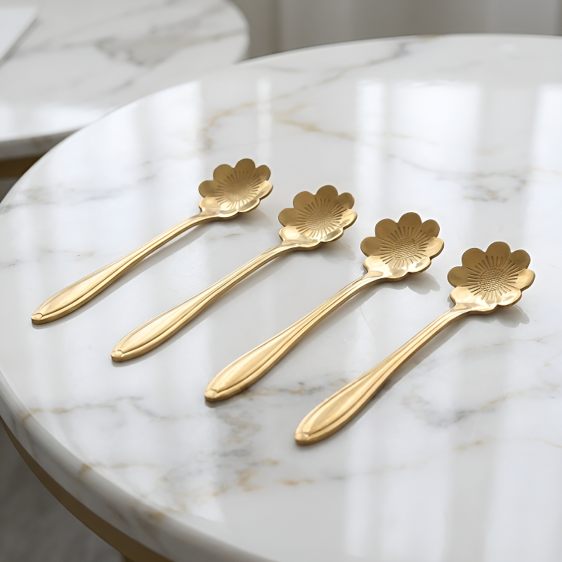 Geblümter Teelöffel