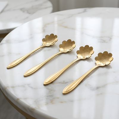 Geblümter Teelöffel