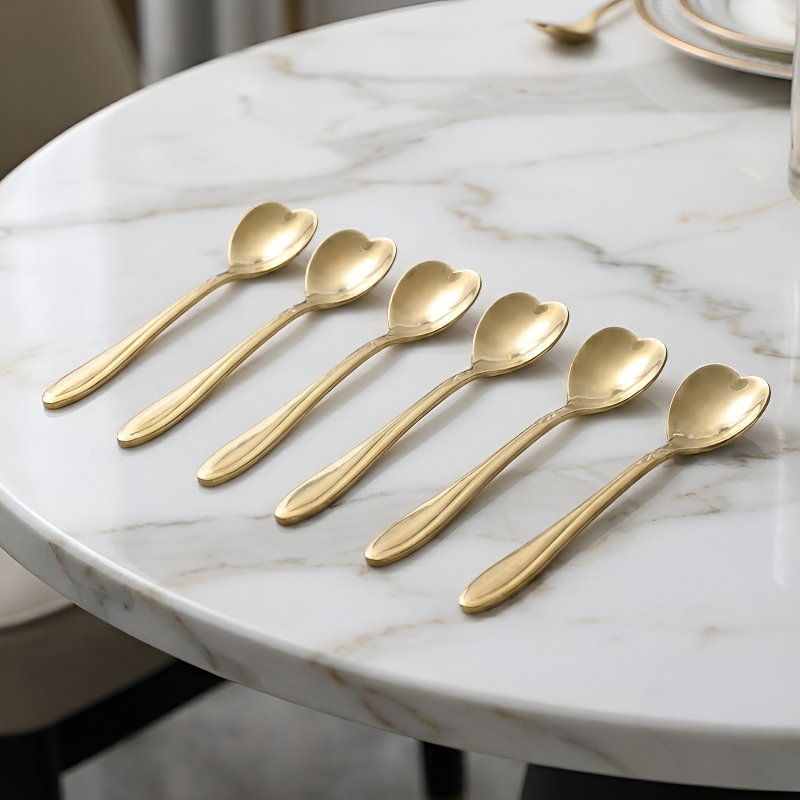 Geblümter Teelöffel