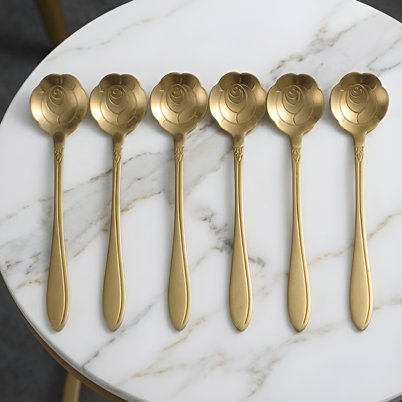 Geblümter Teelöffel