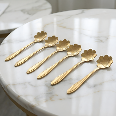 Geblümter Teelöffel