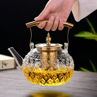 Glas-Teekanne mit Sieb