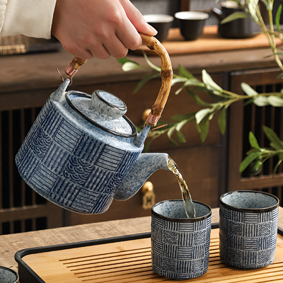 Große chinesische Teekanne