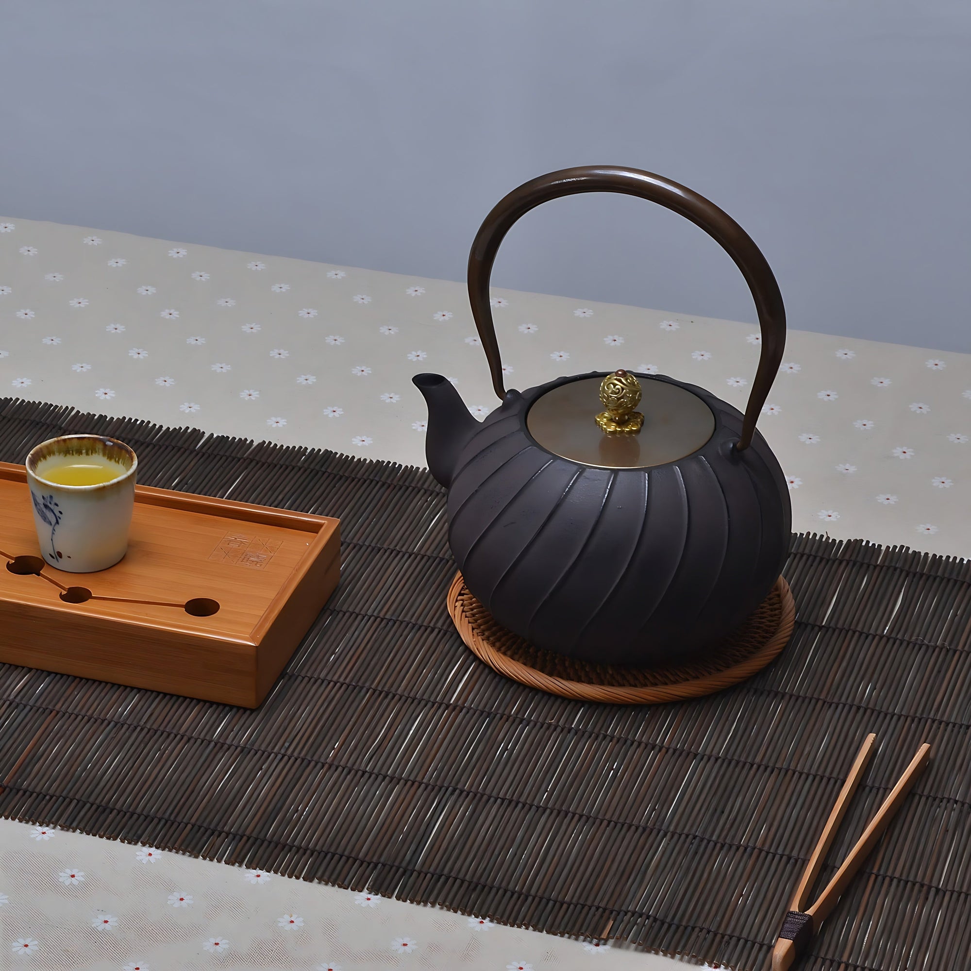 Gusseisen teekanne ohne emaille