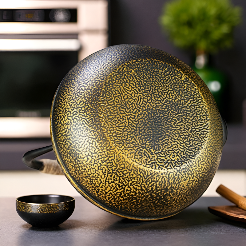 Gusseisen Teekanne schwarz und gold