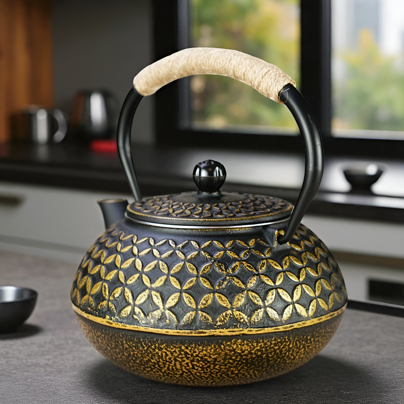 Gusseisen Teekanne schwarz und gold