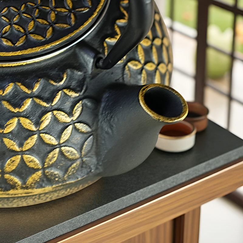 Gusseisen Teekanne schwarz und gold