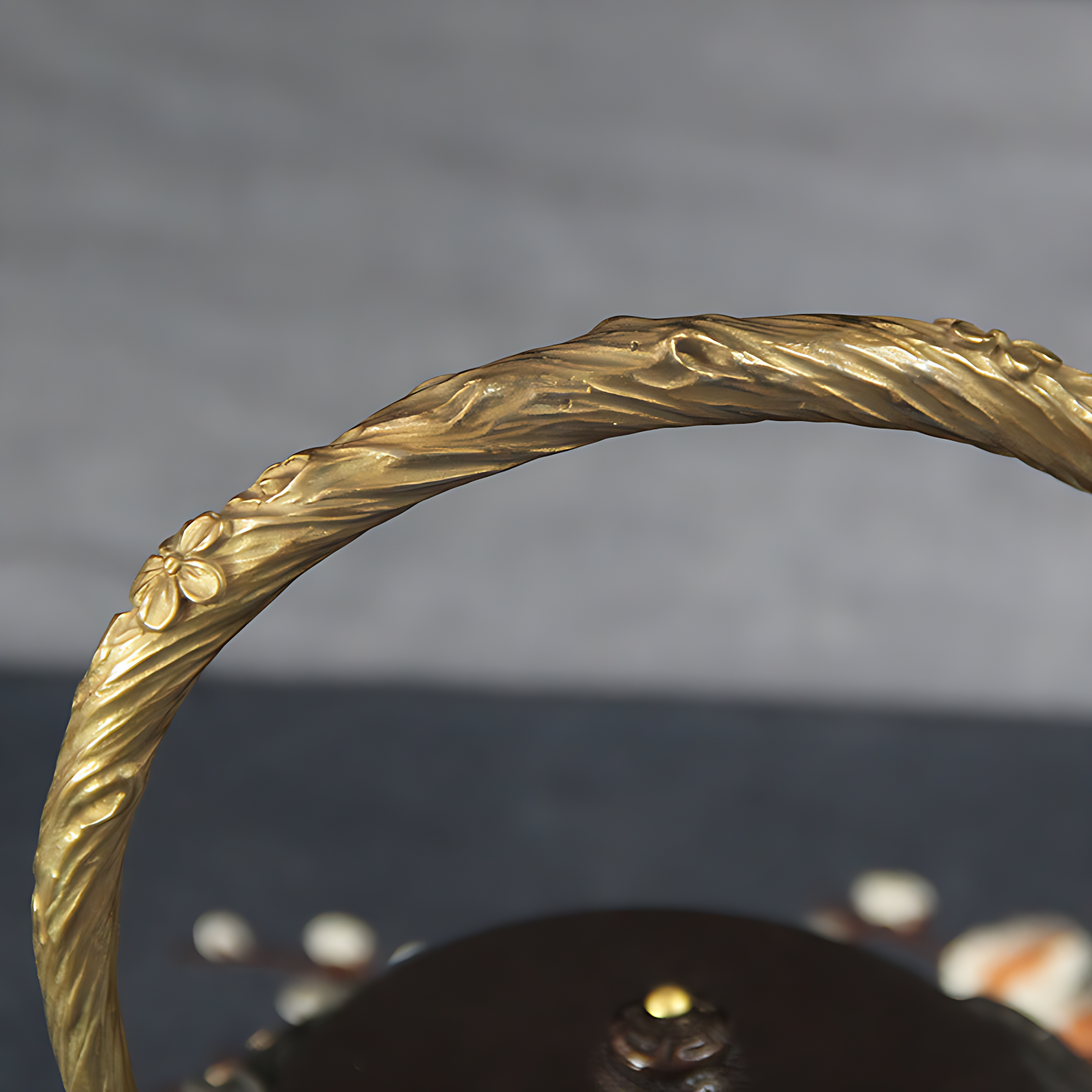 Gusseisen teekanne wärme