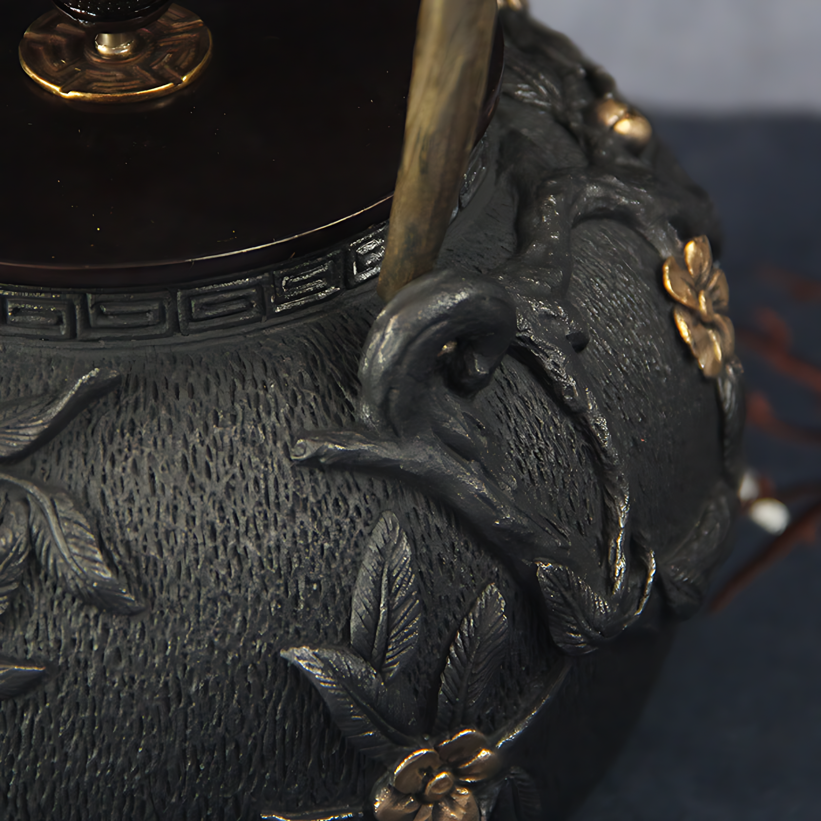 Gusseisen teekanne wärme