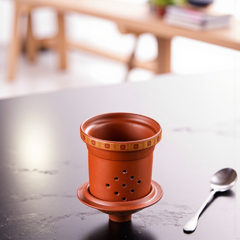 Handgefertigter Teebecher mit Sieb