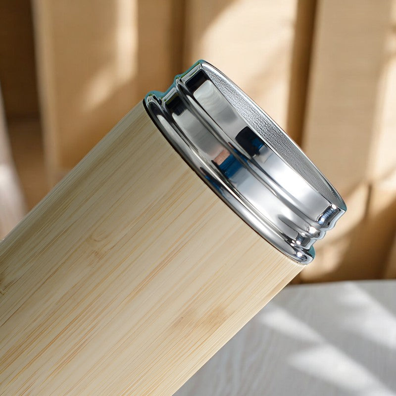 Isolierte Bambus Thermoskanne