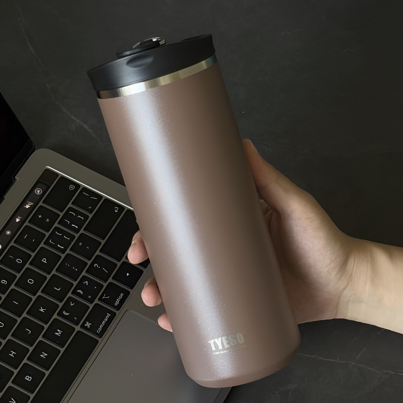 Isolierter Reisebecher