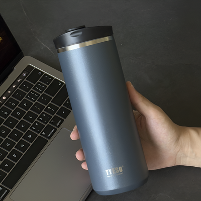 Isolierter Reisebecher