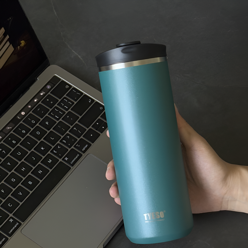 Isolierter Reisebecher