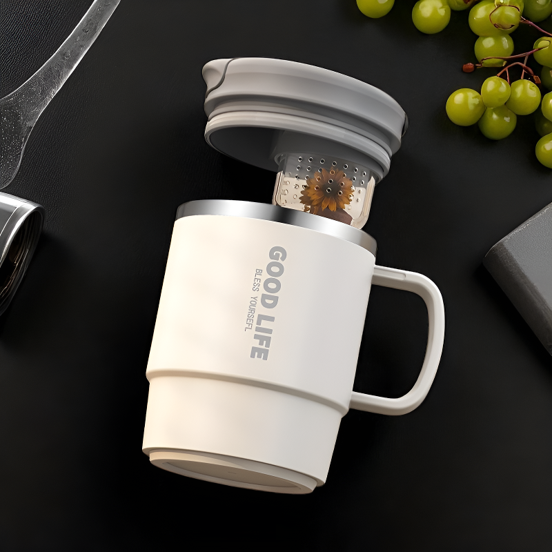 Isolierter Teekanne Becher